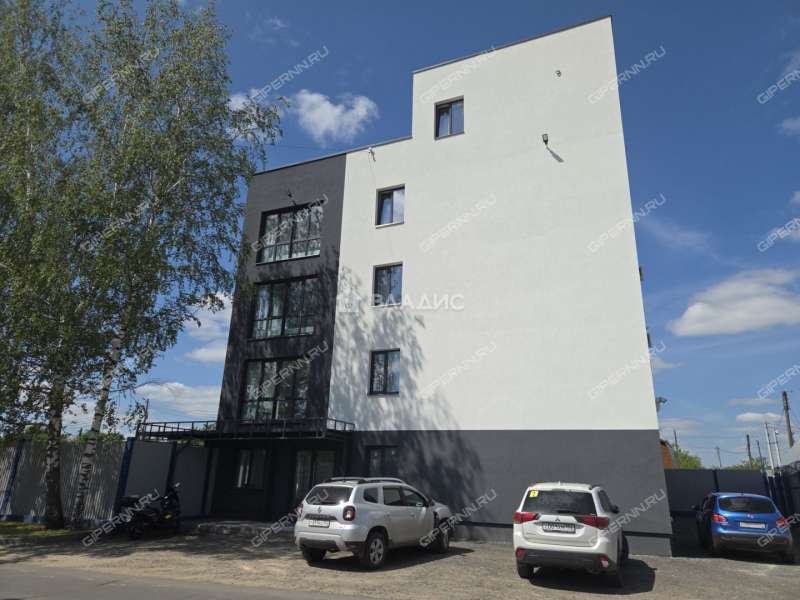 здание под офис, торговую площадь на улице Ларина