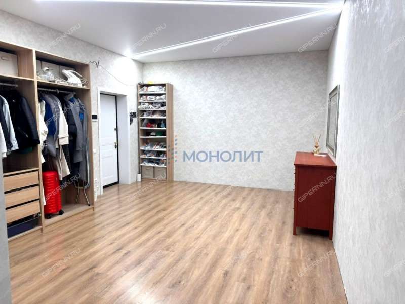 трёхкомнатная квартира на улице Коминтерна дом 127