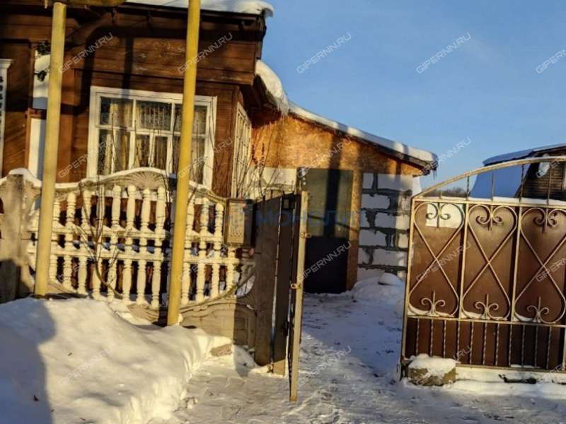 дом на Центральной улице село Дубское