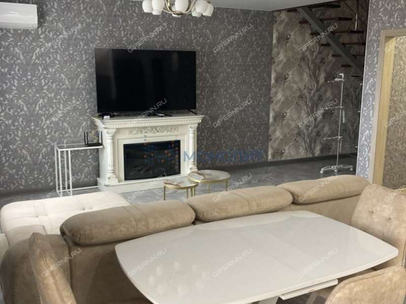 дом на улице Счастливая село Елховка