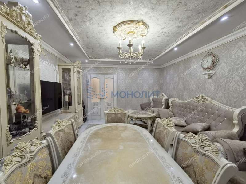 трёхкомнатная квартира на улице Движенцев дом 1