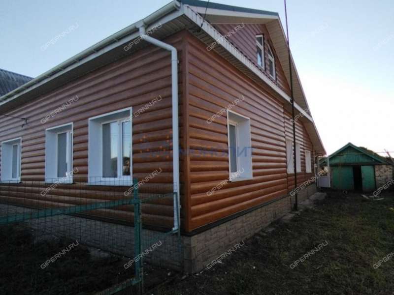 дом на Центральной улице село Новосёлки