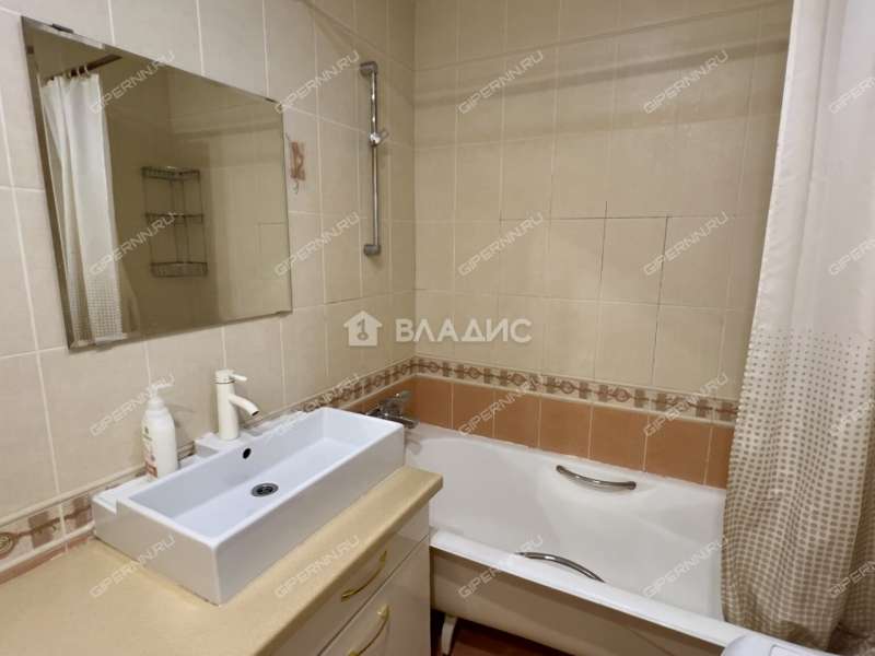 трёхкомнатная квартира на улице Бетанкура дом 2