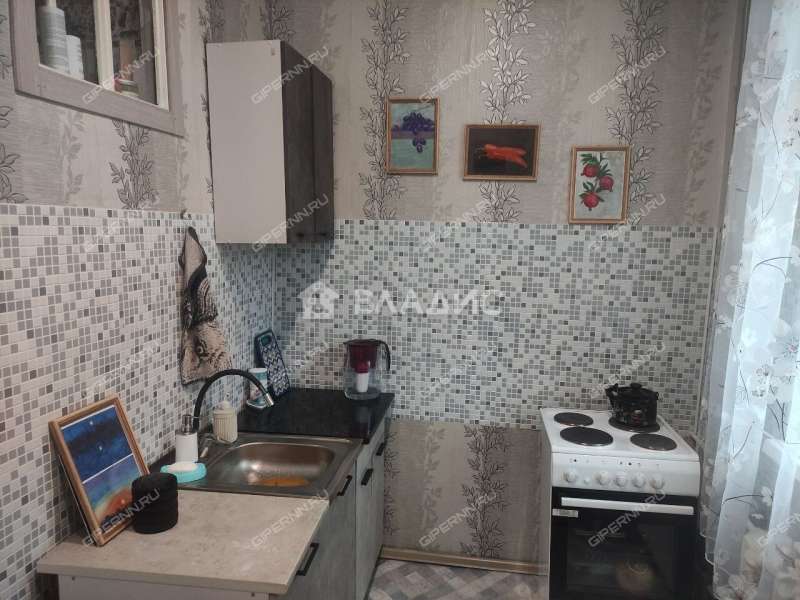 трёхкомнатная квартира на шоссе Жиркомбината дом 10