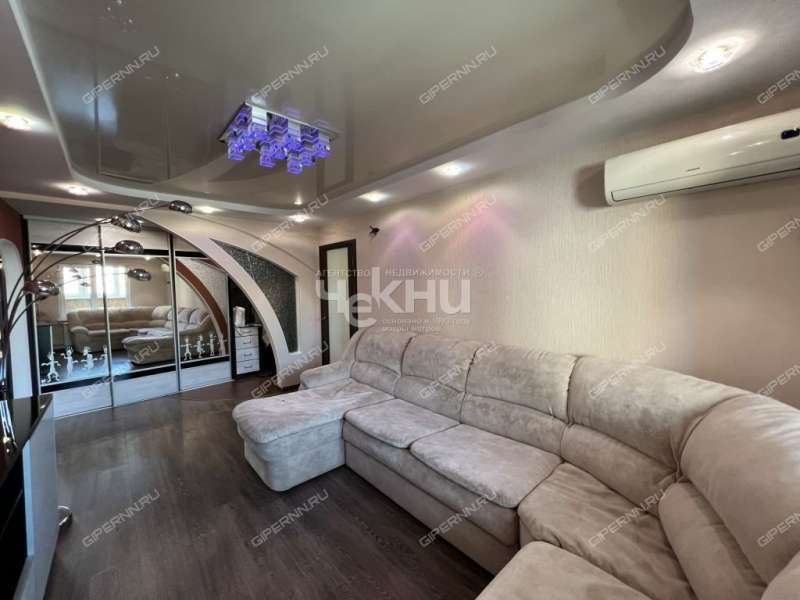 трёхкомнатная квартира на улице Космонавта Комарова дом 2 к1