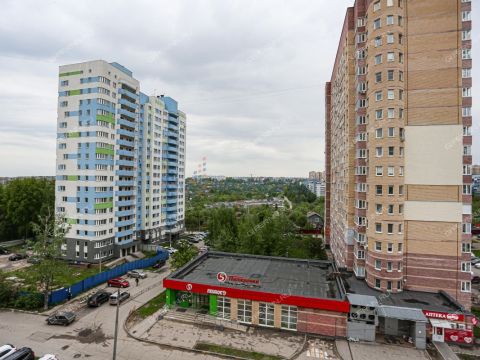 3-komnatnaya-ul-vyatskaya-d-3 фото