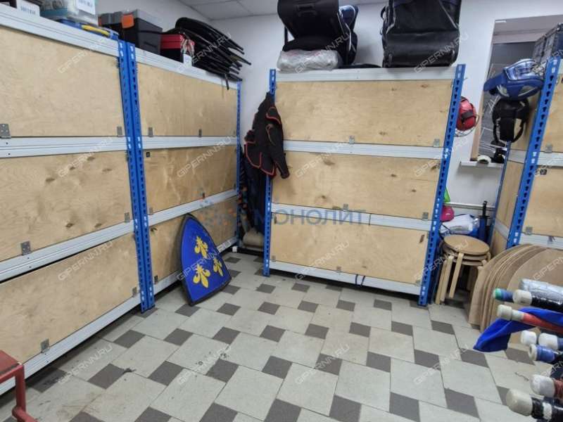 помещение под офис, торговую площадь на улице Нестерова