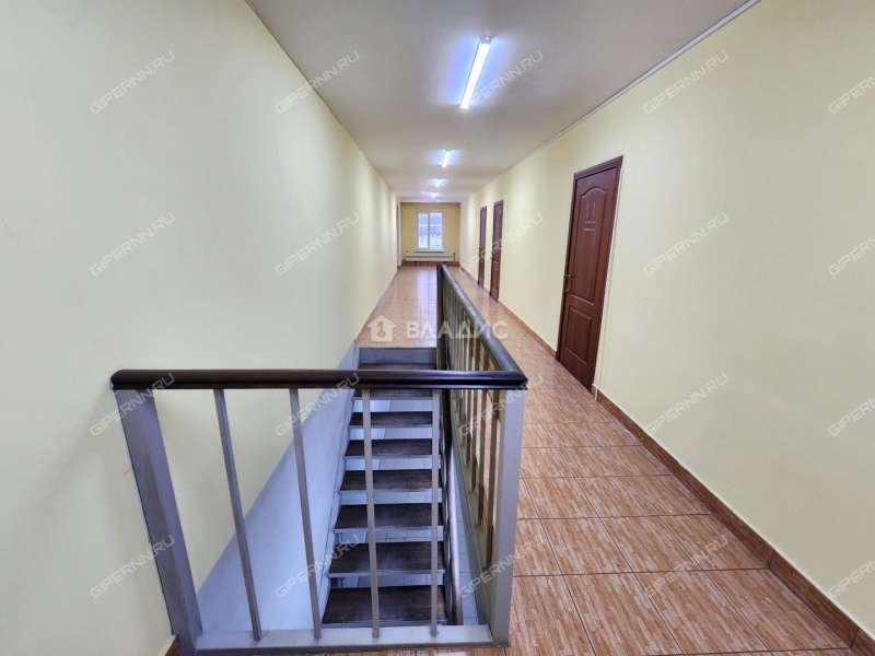 здание под офис, торговую площадь на 54 рабочий посёлок Первое Мая