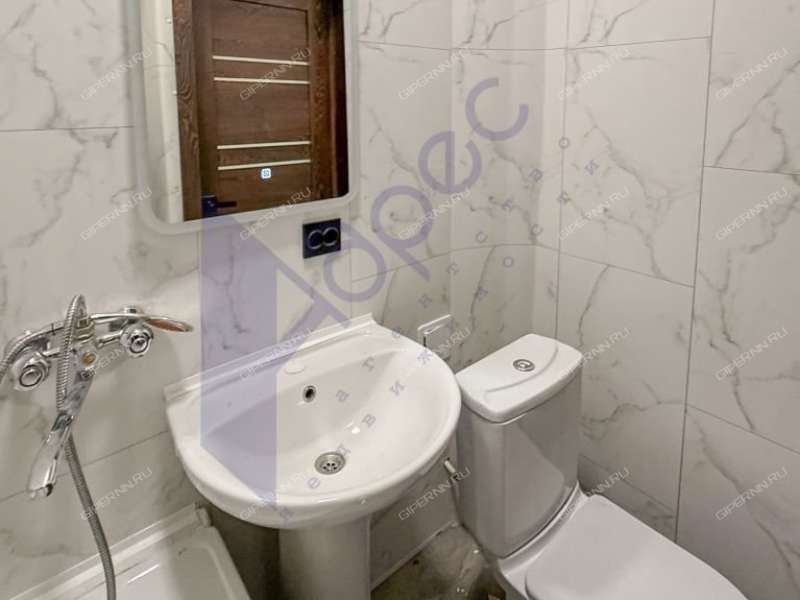 однокомнатная квартира на Светлоярской улице дом 20