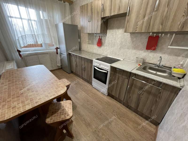 трёхкомнатная квартира на Молодёжном проспекте дом 12а