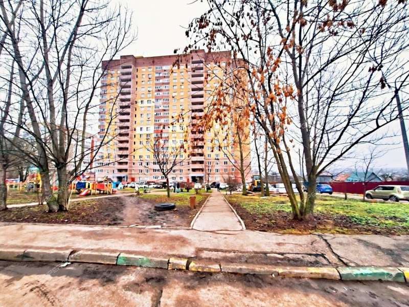 однокомнатная квартира на Вятской улице дом 1