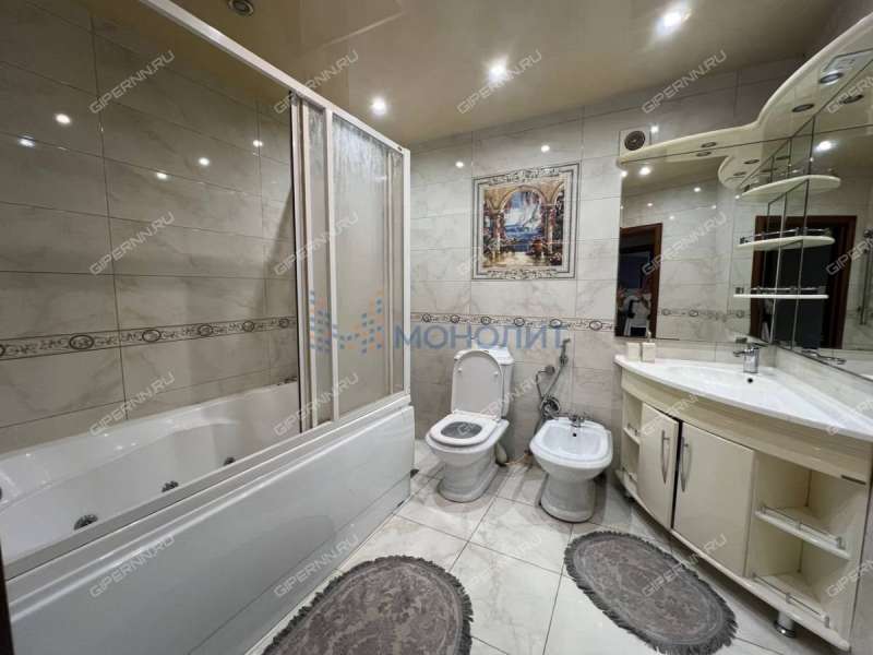 трёхкомнатная квартира на улице Бурденко дом 35