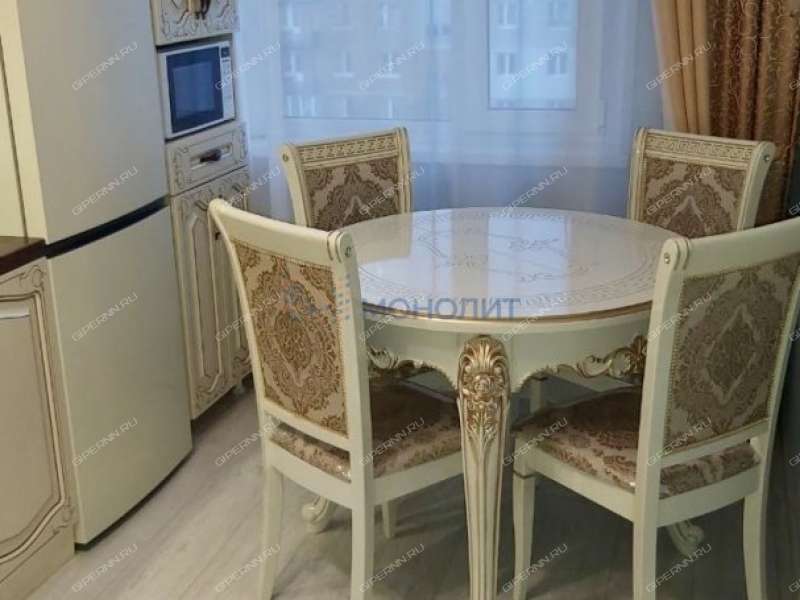 трёхкомнатная квартира на улице Верхнепечёрская дом 8