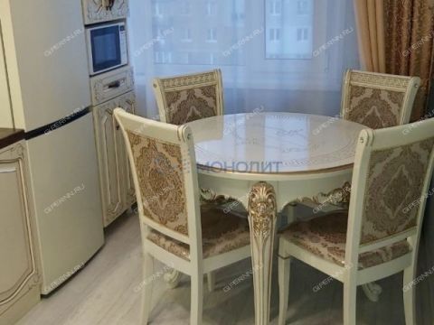 3-komnatnaya-ul-verhnepecherskaya-d-8 фото