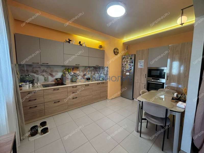 трёхкомнатная квартира на бульваре 60-летия Октября дом 25 к3