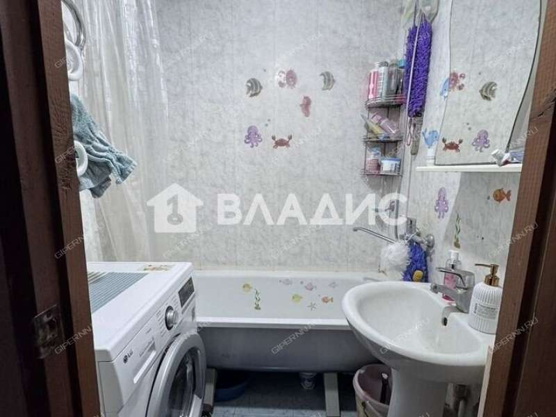 двухкомнатная квартира на улице Строкина дом 8