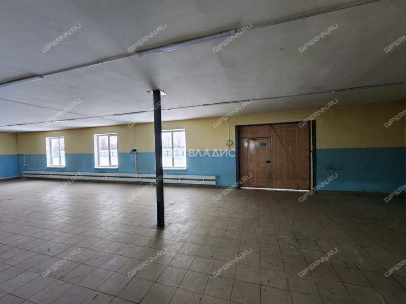 здание под офис, торговую площадь на 54 рабочий посёлок Первое Мая