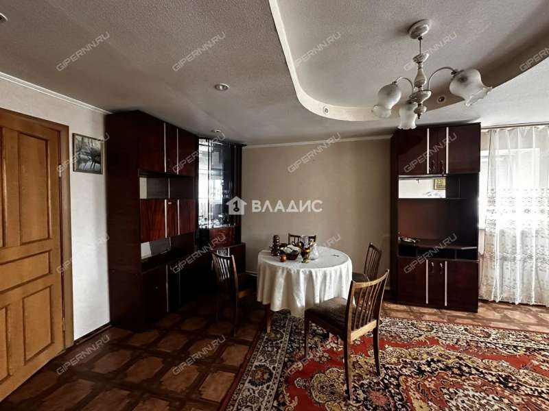 дом на улице Зеленкина село Безводное