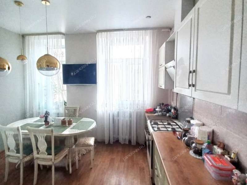 четырёхкомнатная квартира на улице Страж Революции дом 6/3