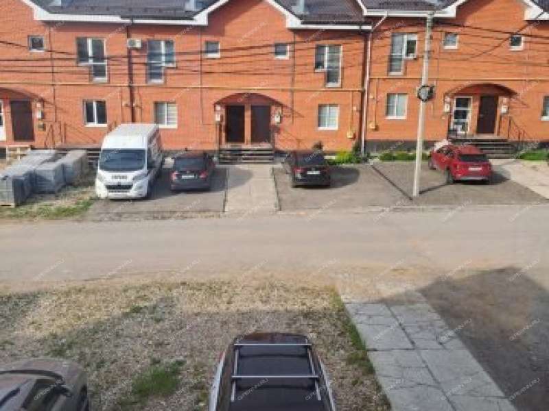 трёхкомнатная квартира на улице Славянская дом 35 посёлок Ждановский