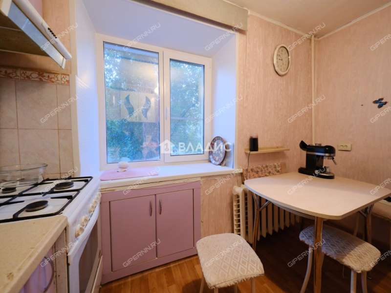 трёхкомнатная квартира на улице Шаляпина дом 15