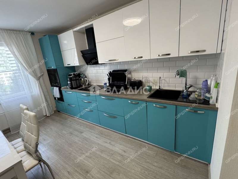 трёхкомнатная квартира на Первоцветной улице дом 6