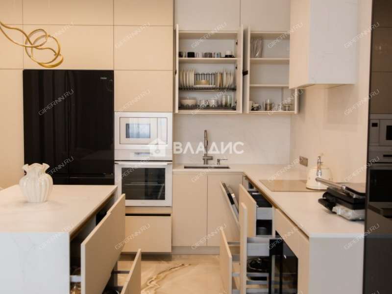 трёхкомнатная квартира на Большей Печёрской улице дом 89