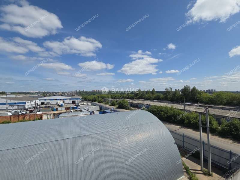 здание под офис, торговую площадь на улице Ларина