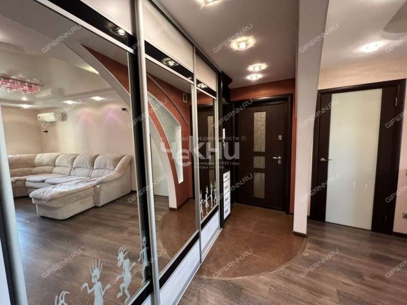 трёхкомнатная квартира на улице Космонавта Комарова дом 2 к1