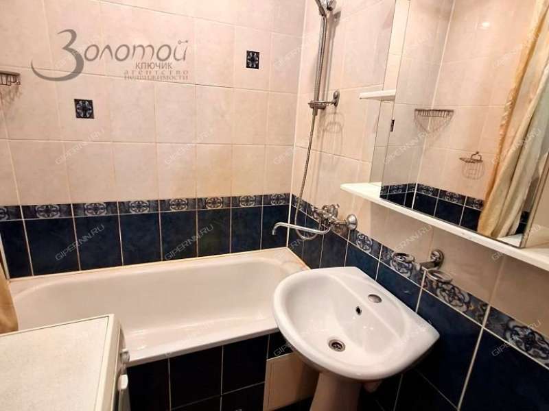 трёхкомнатная квартира на улице Красных Зорь дом 11