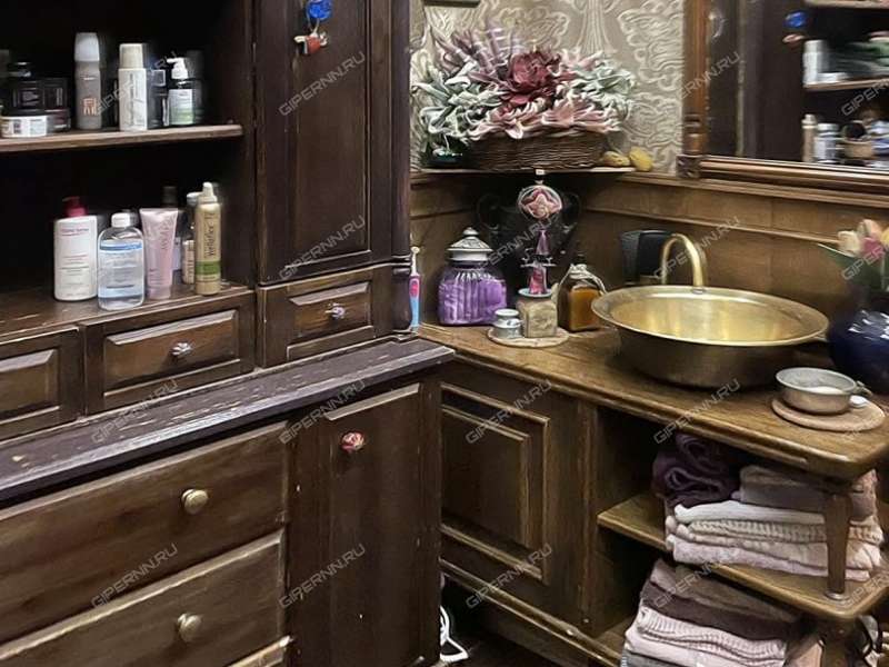 четырёхкомнатная квартира на улице Воровского дом 24