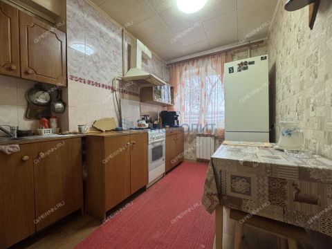 3-komnatnaya-ul-strokina-d-3a фото