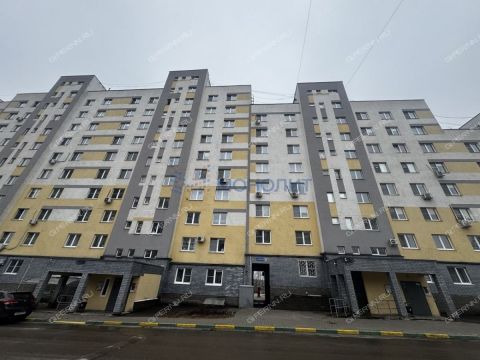 4-komnatnaya-ul-vyatskaya-d-4 фото