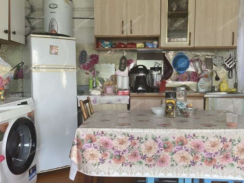 дом на улице Октябрьская село Великовское