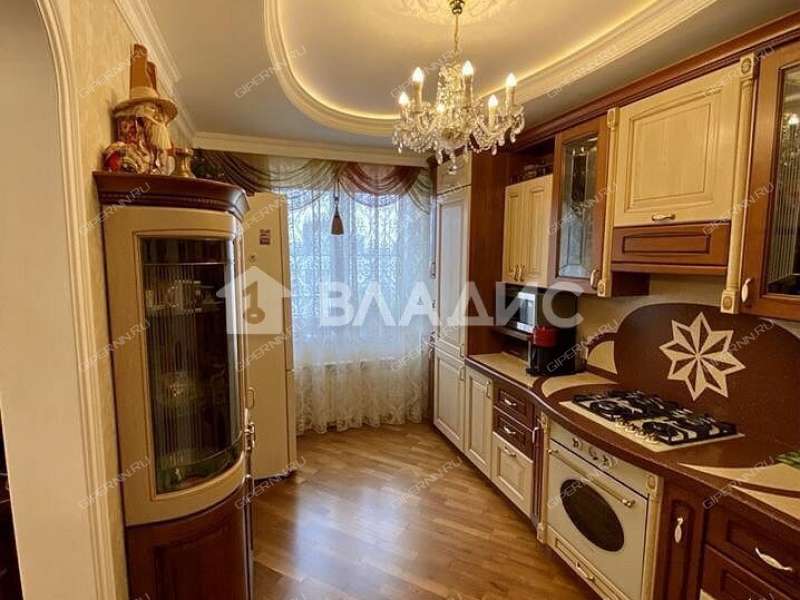 четырёхкомнатная квартира на улице Дунаева дом 8