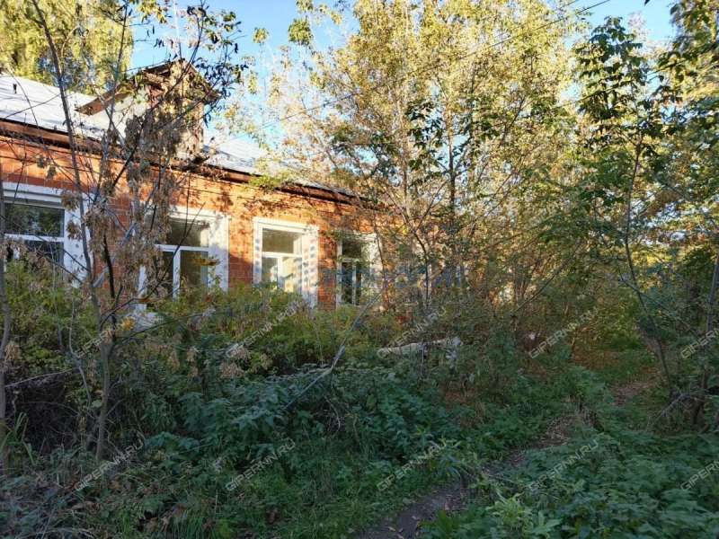 здание под недвижимость под образовательные учреждения на улице Мира село Арапово