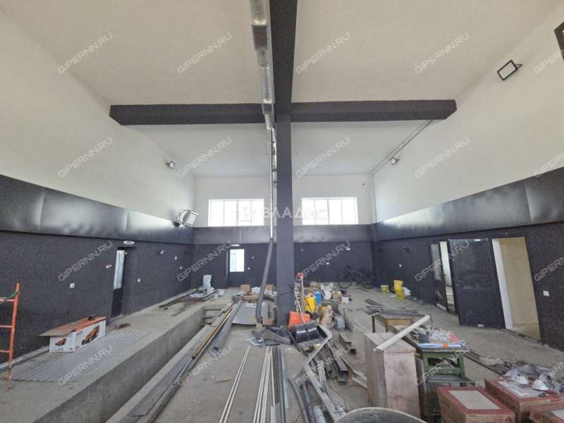 здание под офис, торговую площадь на улице Ларина