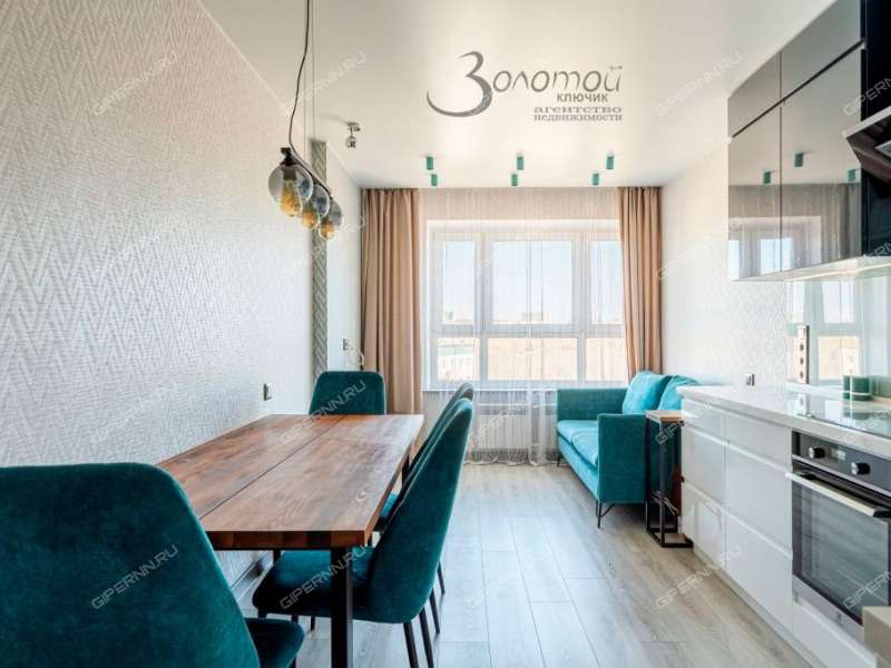 трёхкомнатная квартира на бульваре 60-летия Октября дом 21 к1