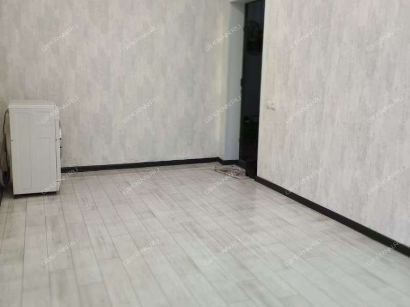 комната в доме 11 на Молодёжном проспекте