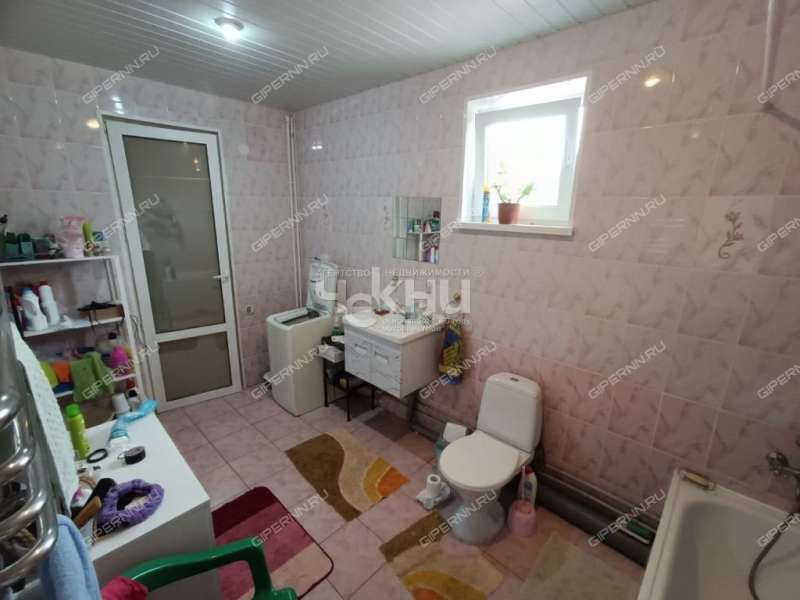 дом на Центральная село Белое