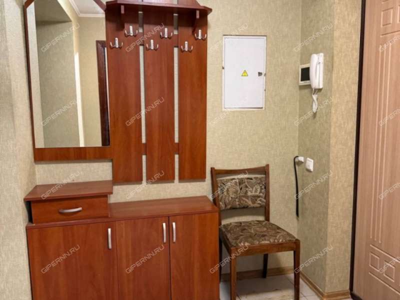 трёхкомнатная квартира на улице Александра Хохлова дом 5