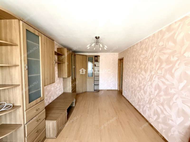 трёхкомнатная квартира на улице Героя Советского Союза Усилова дом 1