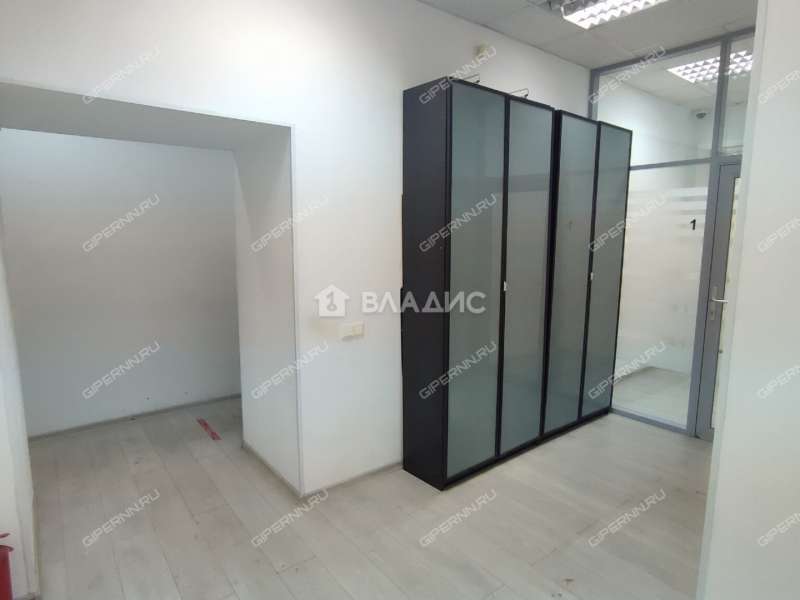 здание под офис, торговую площадь на Новой улице