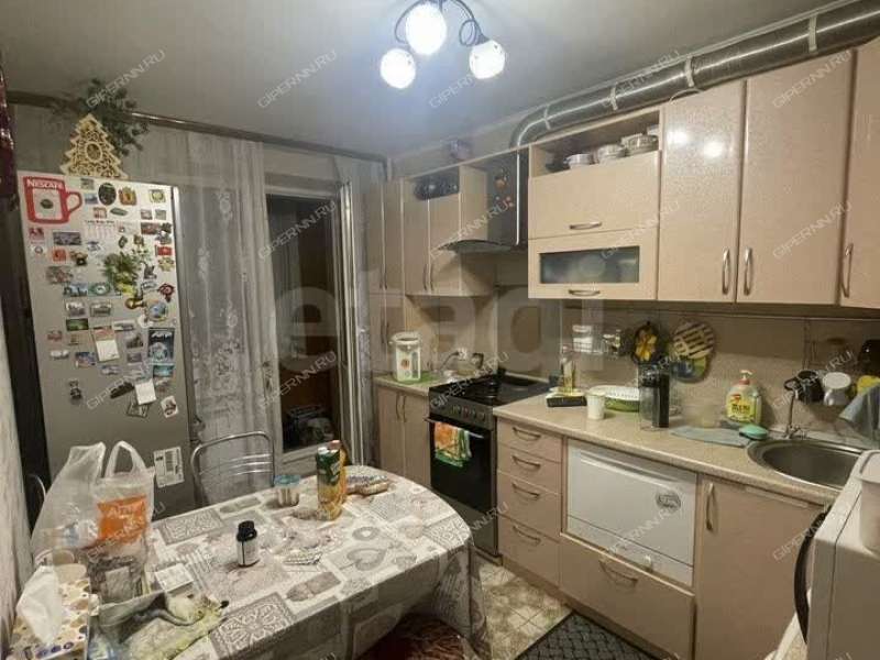 трёхкомнатная квартира на Днепропетровской улице дом 16