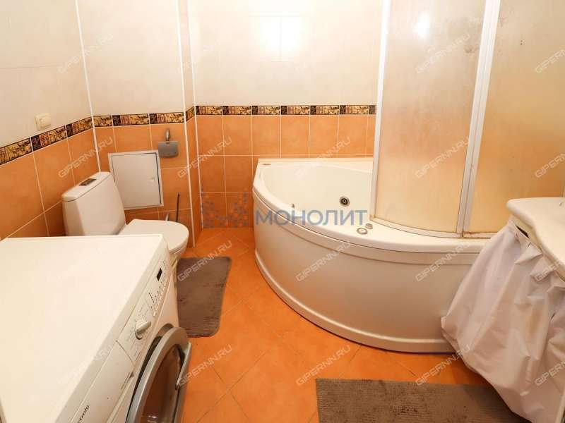 трёхкомнатная квартира на Большей Печёрской улице дом 32