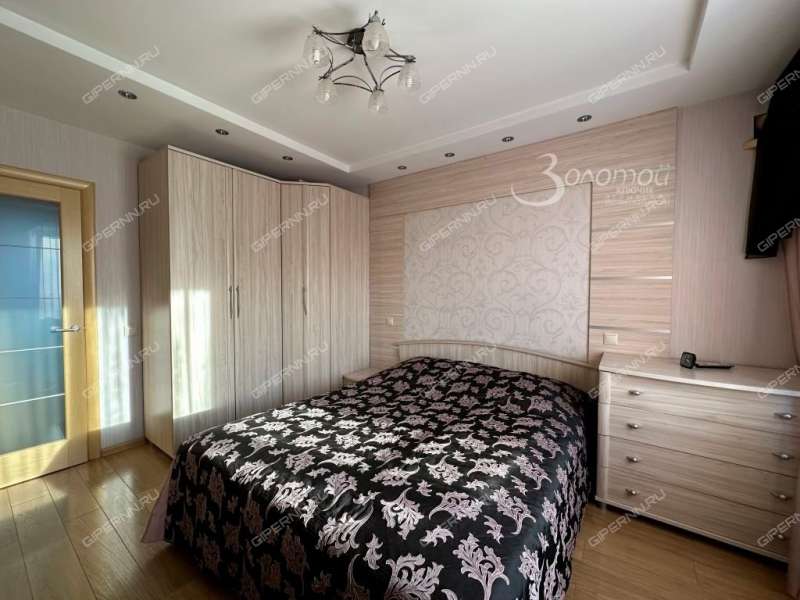 четырёхкомнатная квартира на улице Юлиуса Фучика дом 7