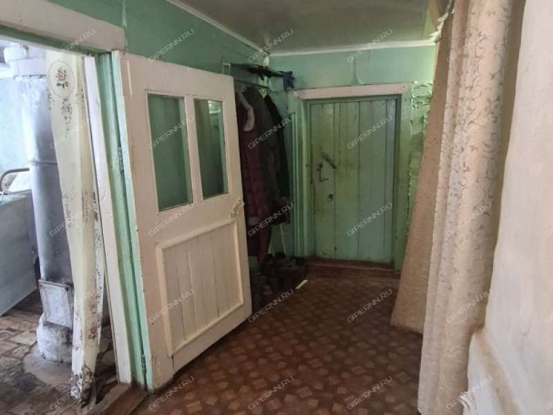 дом на улице Центральная село Варварское