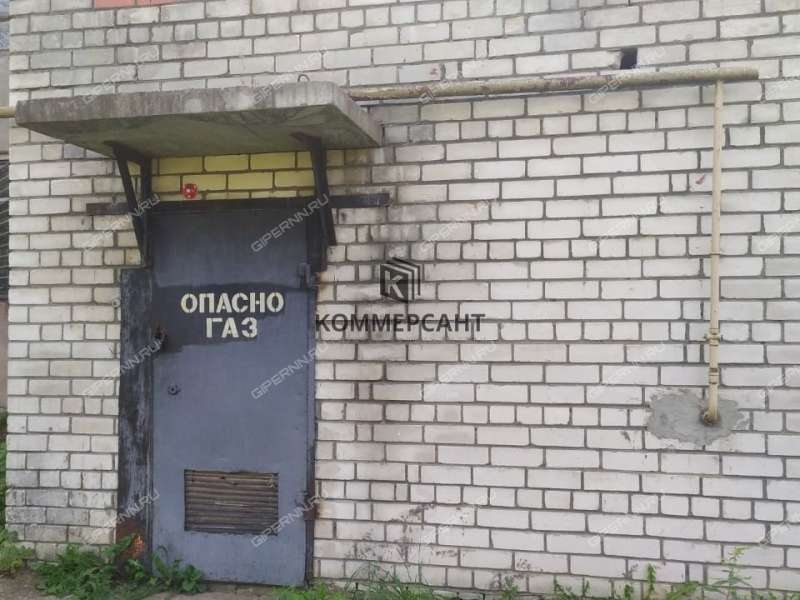 здание под офис, торговую площадь на улице Героя Шапошникова