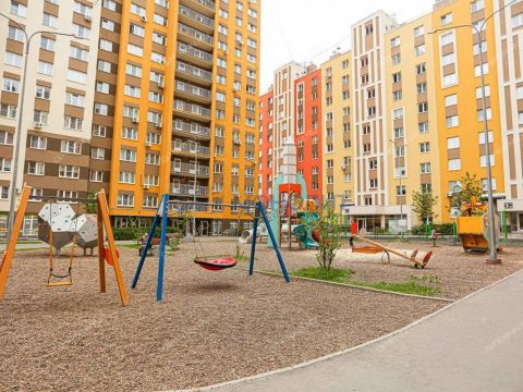 2-komnatnaya-ul-romantikov-d-7 фото