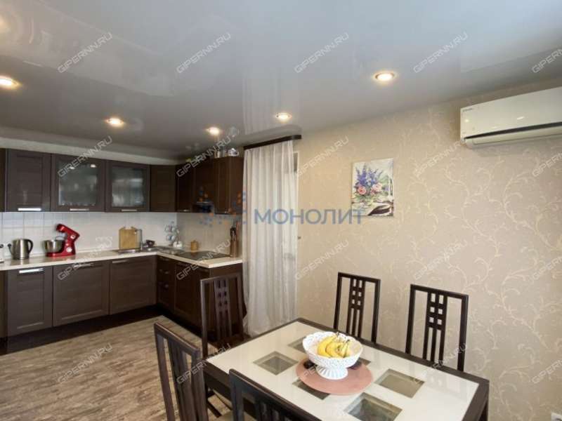 четырёхкомнатная квартира на улице Петрищева дом 10 город Дзержинск